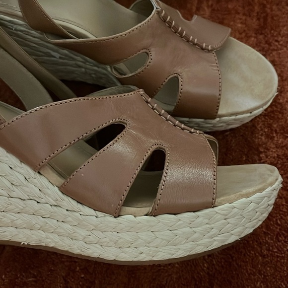 UGG Women's Careena Chestnut Leather Wedge Sandals - Picture 5 of 6